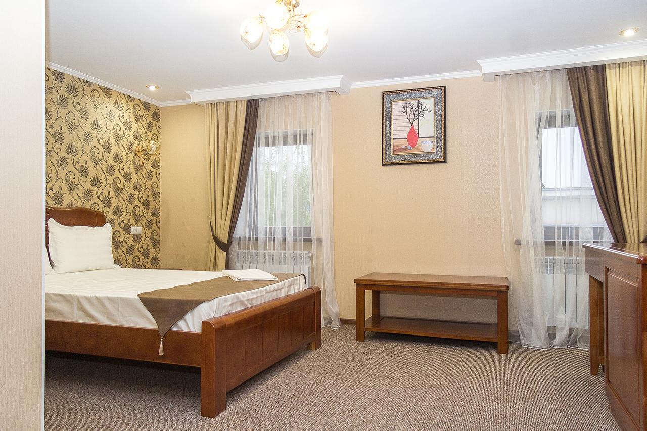 Salut Hotel Almaty Exterior foto