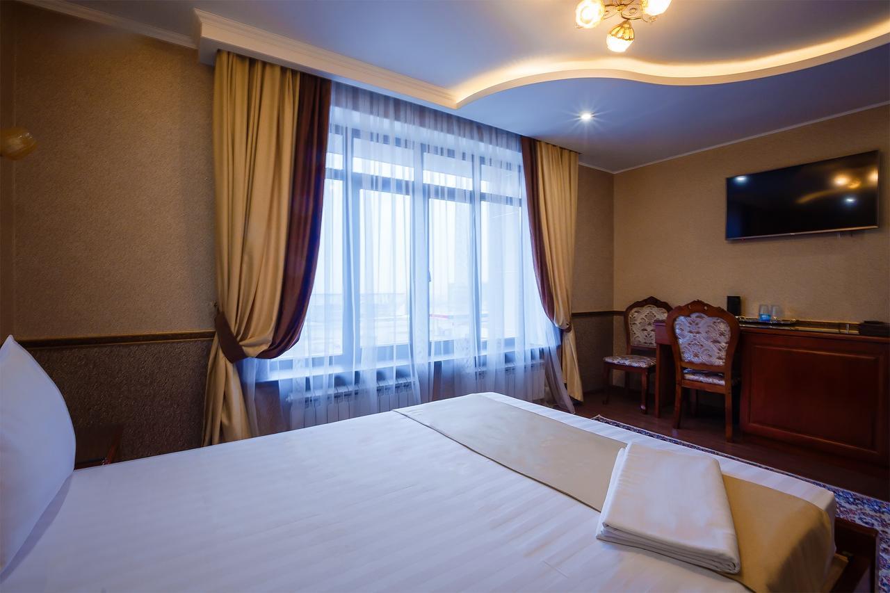 Salut Hotel Almaty Exterior foto