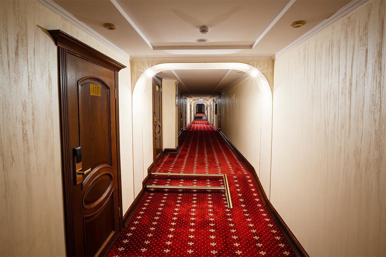 Salut Hotel Almaty Exterior foto